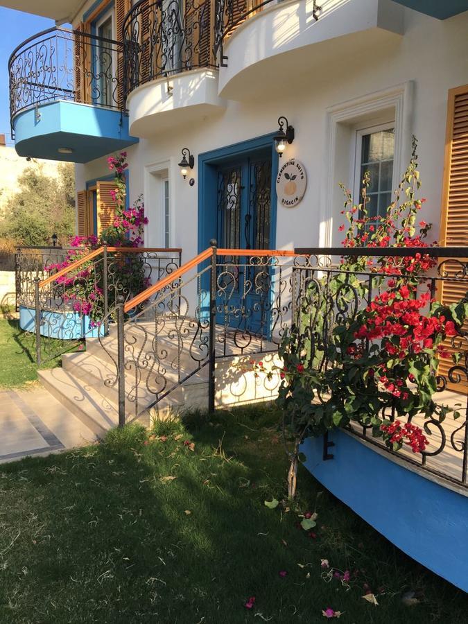 Clementin Suits Siğacık Esterno foto